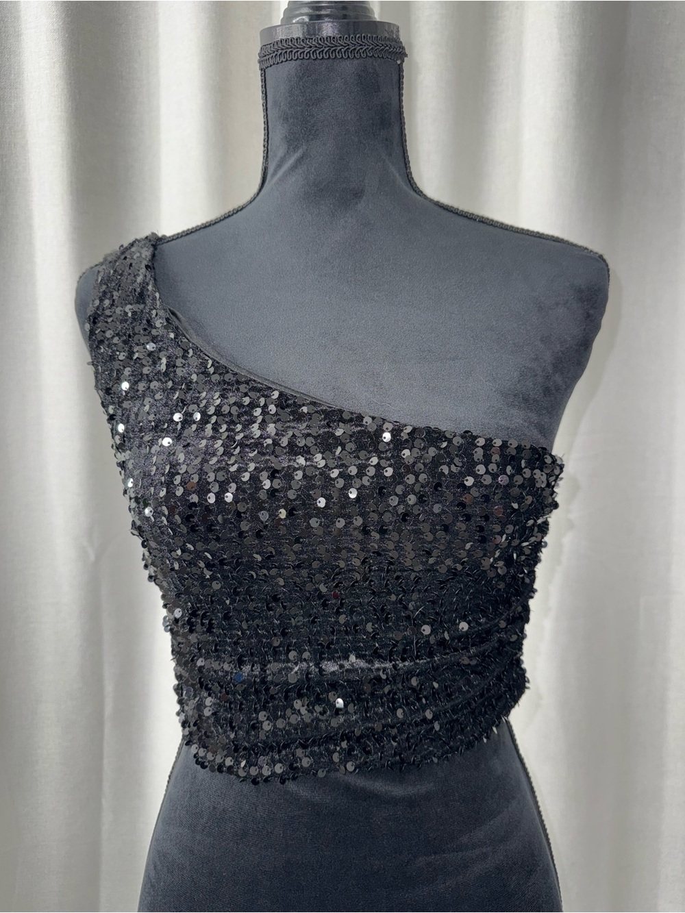 Forever 21 One-Shoulder Black Sequin Crop Top